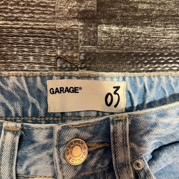 Garage Juniors Two Tone Bleach Mom Jeans - Picture 4 of 5